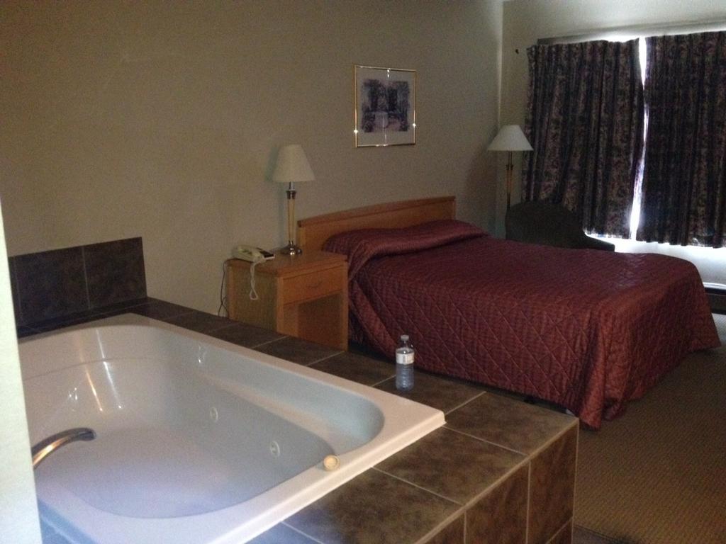Candlelight Motel *